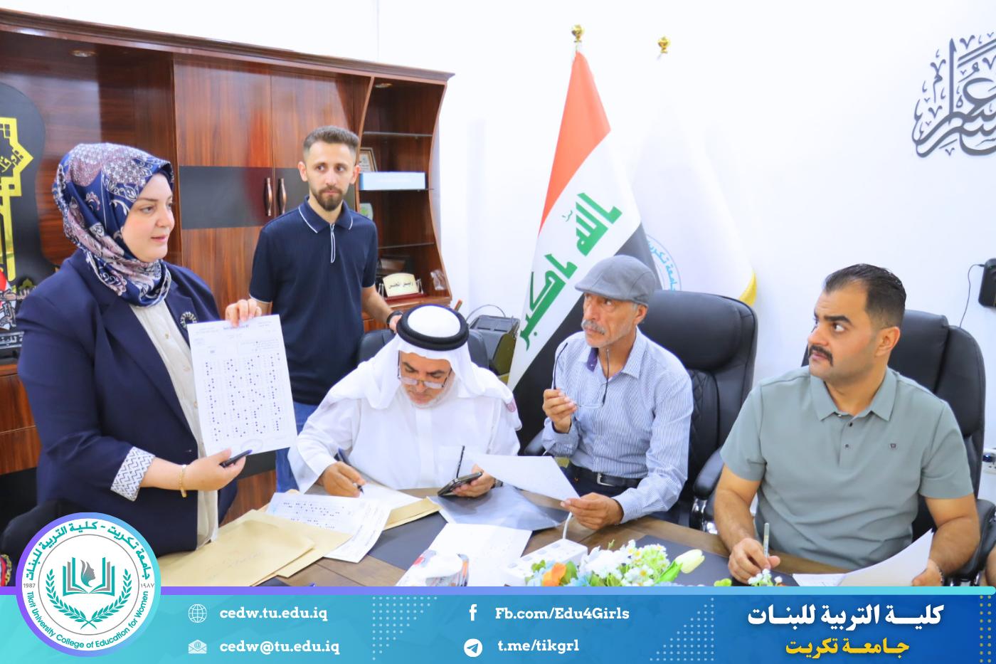 لجنة تدقيق الامتحان التنافسي في كلية التربية للبنات تنجز أعمال مراجعة الدفاتر الامتحانية